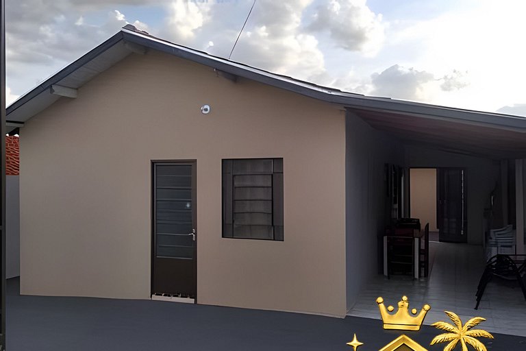 House with pool and barbecue, 600 meters from the park.