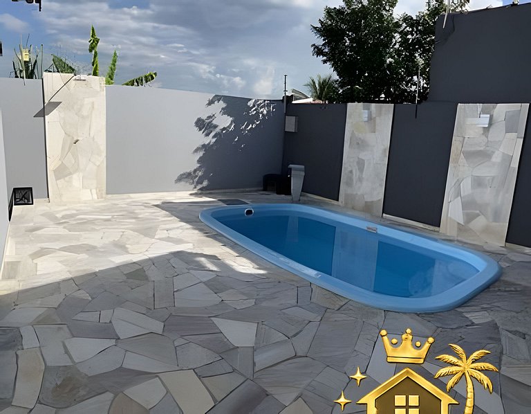 House with pool and barbecue, 600 meters from the park.